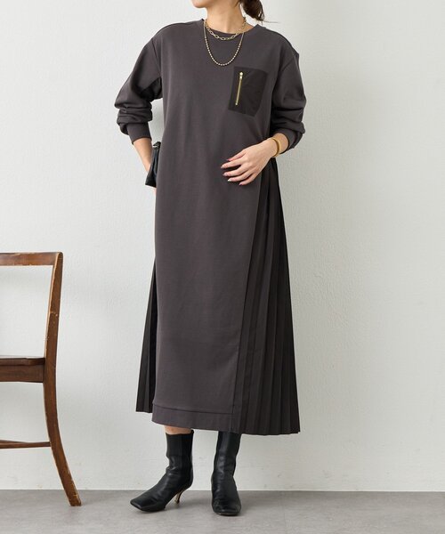 Jena espace merveilleux（ジェナ　エスパスメルヴェイユ）の「サイドプリーツ裏毛ワンピース（ワンピース・レディース・チャコールグレー/ベージュ・FREE）」の4枚目の写真