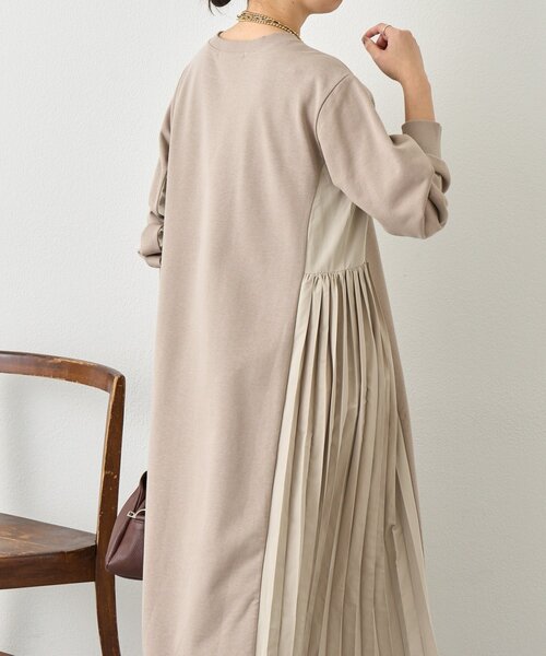 Jena espace merveilleux（ジェナ　エスパスメルヴェイユ）の「サイドプリーツ裏毛ワンピース（ワンピース・レディース・チャコールグレー/ベージュ・FREE）」の11枚目の写真