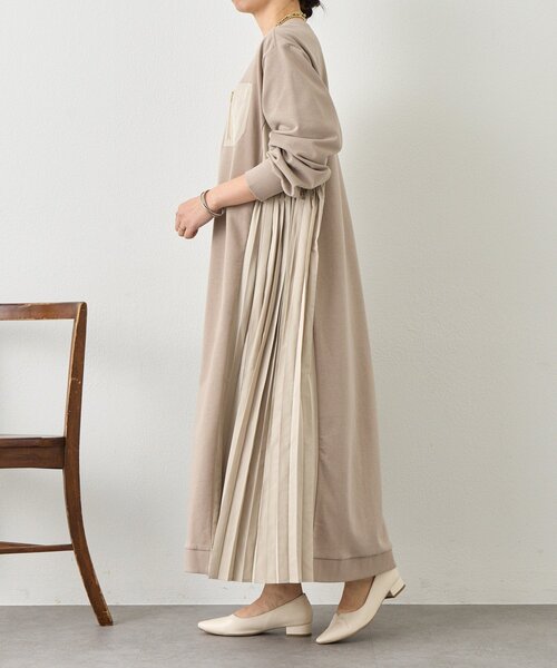 Jena espace merveilleux（ジェナ　エスパスメルヴェイユ）の「サイドプリーツ裏毛ワンピース（ワンピース・レディース・チャコールグレー/ベージュ・FREE）」の15枚目の写真