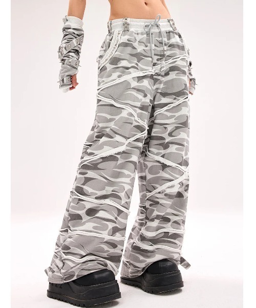L.H.P(エルエイチピー)の「CFIERCE/フィアス/TOTEM CAMO SWEAT PANTS(スウェットパンツ・レディース・グレー・S/M)」の1枚目の写真