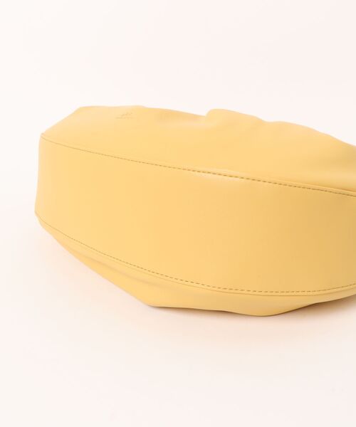 A.P.C.(アーペーセー)の「SAC NINON HOOP(ショルダーバッグ・レディース・イエロー系その他・ONESIZE)」の3枚目の写真
