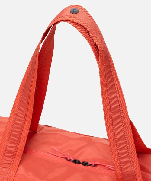 AIGLE（エーグル）の「撥水 ライト＆コンパクト トートバッグ 25L（トートバッグ・レディース・オレンジ/ホワイト/ダークネイビー・FREE）」の8枚目の写真