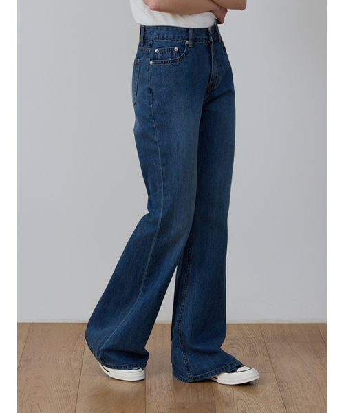 CCOMA(コンマ)の「CMJ31 スリムヴィンテージフレアデニムパンツ(デニムパンツ・レディース・その他・SMALL/MEDIUM/LARGE)」の1枚目の写真