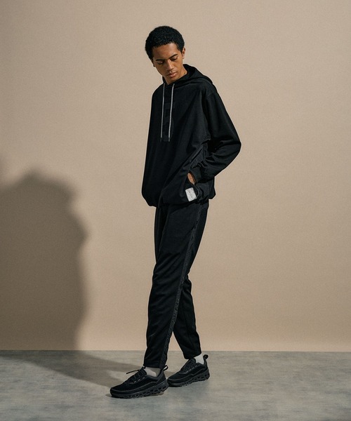 NUMERALS（ヌメラルズ）の「[NUMERALS]MOLDED JERSEY HOODIE（パーカー・メンズ・ネイビー/ブラック・MEDIUM/LARGE）」の5枚目の写真