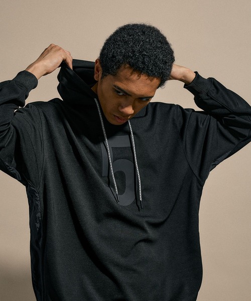 NUMERALS（ヌメラルズ）の「[NUMERALS]MOLDED JERSEY HOODIE（パーカー・メンズ・ネイビー/ブラック・MEDIUM/LARGE）」の8枚目の写真