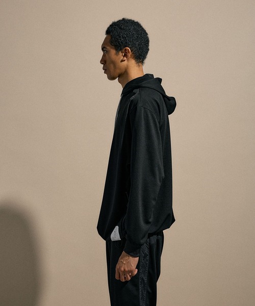 NUMERALS（ヌメラルズ）の「[NUMERALS]MOLDED JERSEY HOODIE（パーカー・メンズ・ネイビー/ブラック・MEDIUM/LARGE）」の20枚目の写真