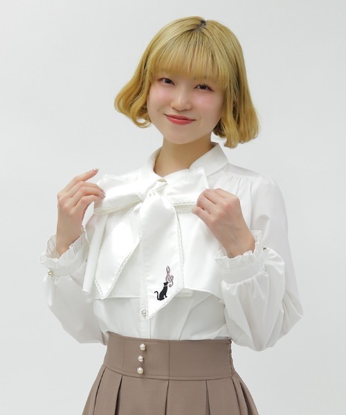 axes femme POETIQUE(アクシーズファムポエティック)の「ネコ×音符刺繍ブラウス(シャツ/ブラウス・レディース・ピンク/ホワイト・MEDIUM)」の2枚目の写真
