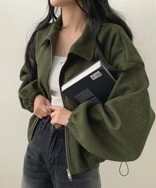 Beststore(ベストストア)の「「大人カジュアル」 襟付きジップアップ ウールライクショート丈 ブルゾンジャケットアウター ボリュームスリーブ(ブルゾン・レディース・アイボリー/ベージュ/ダークグレー/カーキ/ブラック・FREE)」の5枚目の写真