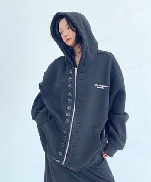Dalfwin(ダールフィン)の「韓国ファッション RICECAKEメニーボタン2WAYジップアップパーカーフーディー(パーカー・レディース・グレー/ブラック・FREE)」の1枚目の写真