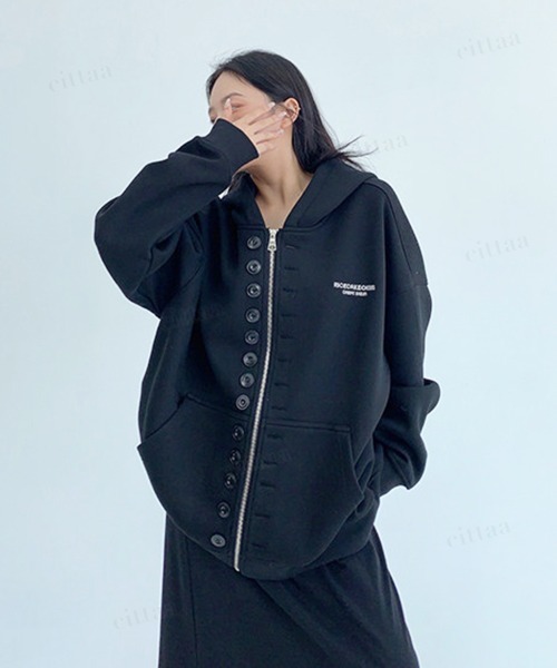 Dalfwin(ダールフィン)の「韓国ファッション RICECAKEメニーボタン2WAYジップアップパーカーフーディー(パーカー・レディース・グレー/ブラック・FREE)」の5枚目の写真