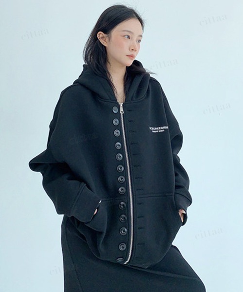 Dalfwin(ダールフィン)の「韓国ファッション RICECAKEメニーボタン2WAYジップアップパーカーフーディー(パーカー・レディース・グレー/ブラック・FREE)」の7枚目の写真