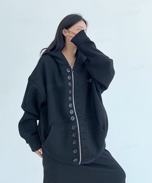 Dalfwin(ダールフィン)の「韓国ファッション RICECAKEメニーボタン2WAYジップアップパーカーフーディー(パーカー・レディース・グレー/ブラック・FREE)」の8枚目の写真