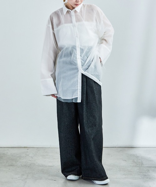 Fashion Letter(ファッションレター)の「オーバーサイズ シアーストライプシャツ(シャツ/ブラウス・レディース・ブラック/サックスブルー/オフホワイト・M)」の5枚目の写真