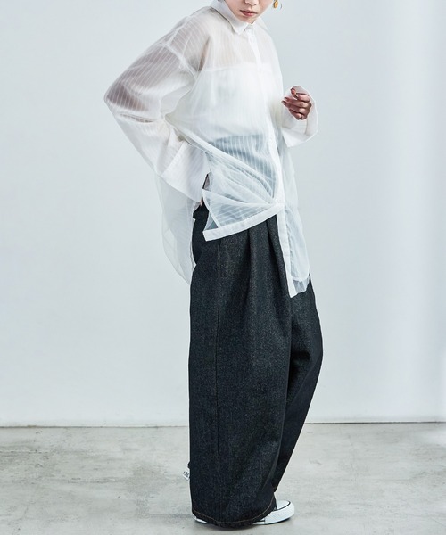 Fashion Letter(ファッションレター)の「オーバーサイズ シアーストライプシャツ(シャツ/ブラウス・レディース・ブラック/サックスブルー/オフホワイト・M)」の7枚目の写真
