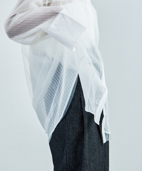 Fashion Letter(ファッションレター)の「オーバーサイズ シアーストライプシャツ(シャツ/ブラウス・レディース・ブラック/サックスブルー/オフホワイト・M)」の8枚目の写真