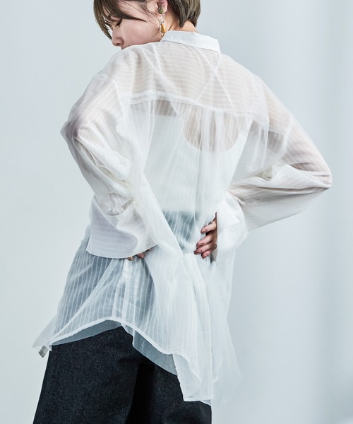 Fashion Letter(ファッションレター)の「オーバーサイズ シアーストライプシャツ(シャツ/ブラウス・レディース・ブラック/サックスブルー/オフホワイト・M)」の9枚目の写真