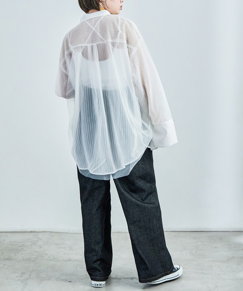 Fashion Letter(ファッションレター)の「オーバーサイズ シアーストライプシャツ(シャツ/ブラウス・レディース・ブラック/サックスブルー/オフホワイト・M)」の10枚目の写真