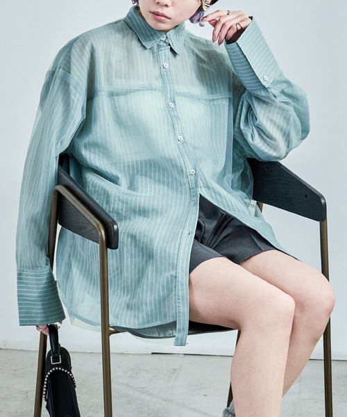 Fashion Letter(ファッションレター)の「オーバーサイズ シアーストライプシャツ(シャツ/ブラウス・レディース・ブラック/サックスブルー/オフホワイト・M)」の12枚目の写真