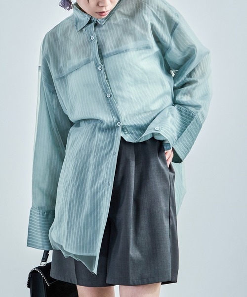 Fashion Letter(ファッションレター)の「オーバーサイズ シアーストライプシャツ(シャツ/ブラウス・レディース・ブラック/サックスブルー/オフホワイト・M)」の14枚目の写真