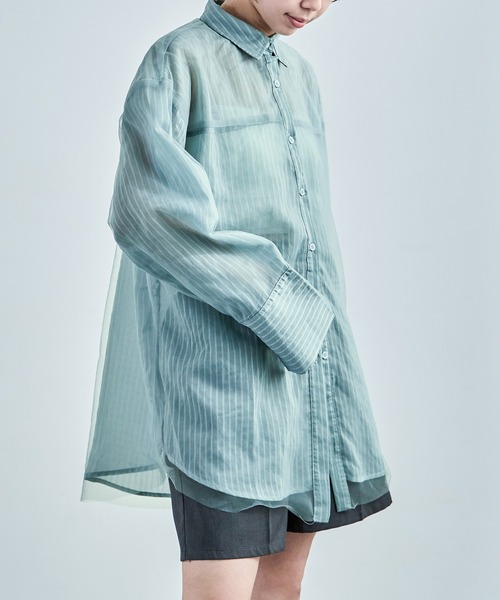 Fashion Letter(ファッションレター)の「オーバーサイズ シアーストライプシャツ(シャツ/ブラウス・レディース・ブラック/サックスブルー/オフホワイト・M)」の16枚目の写真