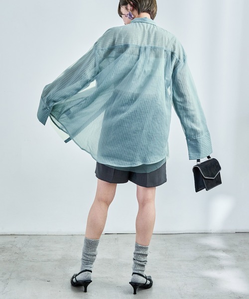 Fashion Letter(ファッションレター)の「オーバーサイズ シアーストライプシャツ(シャツ/ブラウス・レディース・ブラック/サックスブルー/オフホワイト・M)」の19枚目の写真