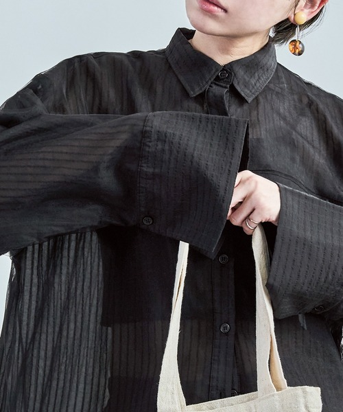 Fashion Letter(ファッションレター)の「オーバーサイズ シアーストライプシャツ(シャツ/ブラウス・レディース・ブラック/サックスブルー/オフホワイト・M)」の21枚目の写真