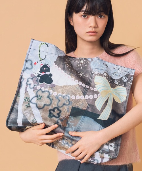 Casselini（キャセリーニ）の「Casselini(キャセリーニ)コラージュプリントトート（トートバッグ・レディース・ブラック/ブルー/ピンク・FREE）」の4枚目の写真
