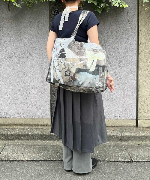 Casselini(キャセリーニ)の「Casselini(キャセリーニ)コラージュプリントトート(トートバッグ・レディース・ブラック/ブルー/ピンク・FREE)」の5枚目の写真