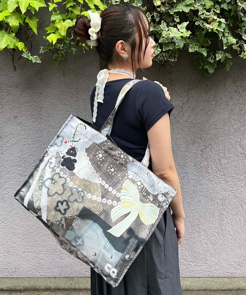 Casselini(キャセリーニ)の「Casselini(キャセリーニ)コラージュプリントトート(トートバッグ・レディース・ブラック/ブルー/ピンク・FREE)」の6枚目の写真
