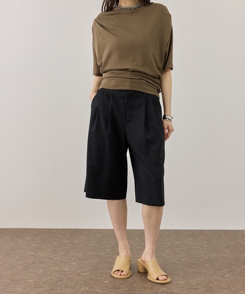 ADAM ET ROPE'(アダムエロペ)の「【サステナブル】アジャストハーフパンツ(その他パンツ・レディース・ブラウン系その他3/ブラック・36/38)」の2枚目の写真