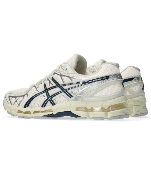 ASICS(アシックス)の「ASICS GEL-KAYANO 20(アシックス ゲル カヤノ 20)(スニーカー・メンズ・ブラック系/ホワイト系・29cm/28.5cm/28cm/27.5cm/27cm/26.5cm/26cm/25.5cm/25cm/24.5cm/24cm/23.5cm/23cm)」の6枚目の写真