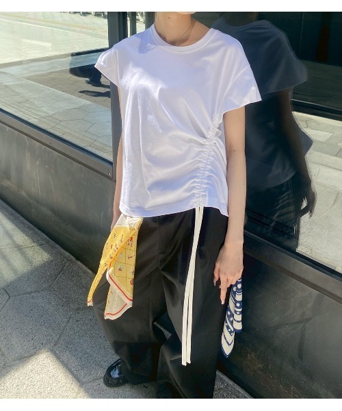 LE CIEL BLEU（ルシェルブルー）の「スカーフディテールSS Tシャツ / Scarf Detail SS T-Shirt（Tシャツ/カットソー・レディース・オフホワイト/ブラック・38/36）」の3枚目の写真