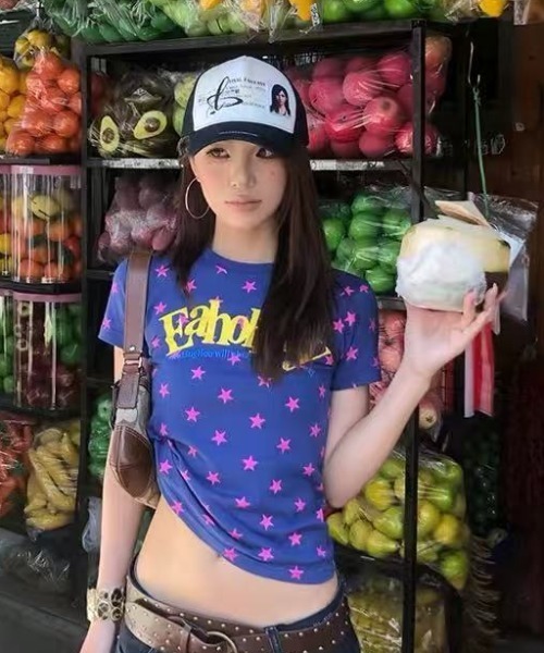 GEMEDA(ジェメダ)の「春夏新作/Y2Kグラフィックコンパクト半袖Tシャツ(Tシャツ/カットソー・レディース・ブルー/ホワイト/ダークグレー/イエロー/グレー/ホワイト系その他/ネイビー/オレンジ・M)」の22枚目の写真