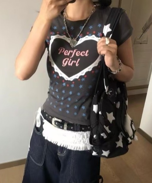 GEMEDA(ジェメダ)の「春夏新作/Y2Kグラフィックコンパクト半袖Tシャツ(Tシャツ/カットソー・レディース・ブルー/ホワイト/ダークグレー/イエロー/グレー/ホワイト系その他/ネイビー/オレンジ・M)」の14枚目の写真