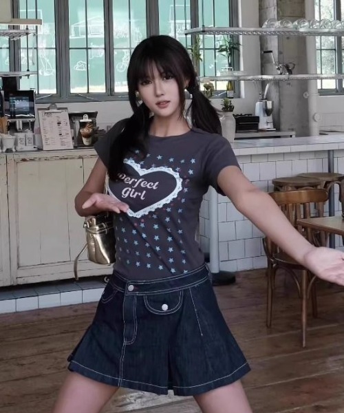 GEMEDA(ジェメダ)の「春夏新作/Y2Kグラフィックコンパクト半袖Tシャツ(Tシャツ/カットソー・レディース・ブルー/ホワイト/ダークグレー/イエロー/グレー/ホワイト系その他/ネイビー/オレンジ・M)」の13枚目の写真