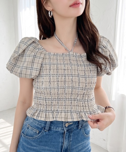 Ada.(エイダ)の「チェック柄 シャーリング パフスリーブ トップス(シャツ/ブラウス・レディース・ベージュ/オフホワイト/グレー・FREE)」の3枚目の写真