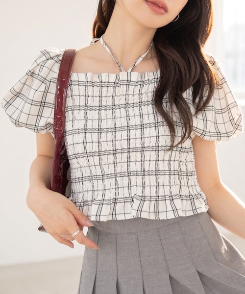 Ada.(エイダ)の「チェック柄 シャーリング パフスリーブ トップス(シャツ/ブラウス・レディース・ベージュ/オフホワイト/グレー・FREE)」の1枚目の写真