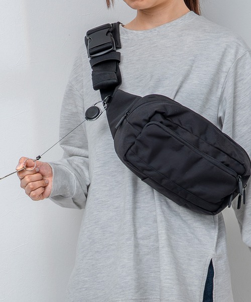 MONO KOTO DEPT.(モノコトデプト)の「DACCO BAG HUG+ ダッコバックハグプラス ショルダーバック×ヒップシート(抱っこ紐/ベルトカバー/スリング・レディース・ブラック/ベージュ・FREE)」の7枚目の写真