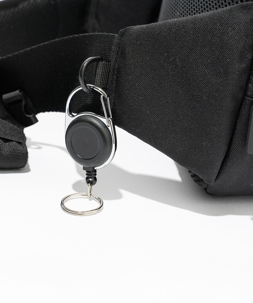 MONO KOTO DEPT.(モノコトデプト)の「DACCO BAG HUG+ ダッコバックハグプラス ショルダーバック×ヒップシート(抱っこ紐/ベルトカバー/スリング・レディース・ブラック/ベージュ・FREE)」の8枚目の写真