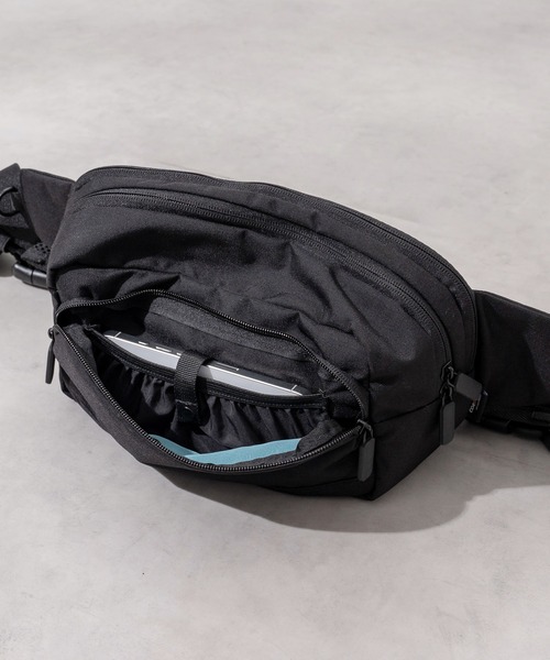 MONO KOTO DEPT.(モノコトデプト)の「DACCO BAG HUG+ ダッコバックハグプラス ショルダーバック×ヒップシート(抱っこ紐/ベルトカバー/スリング・レディース・ブラック/ベージュ・FREE)」の14枚目の写真