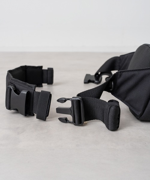 MONO KOTO DEPT.(モノコトデプト)の「DACCO BAG HUG+ ダッコバックハグプラス ショルダーバック×ヒップシート(抱っこ紐/ベルトカバー/スリング・レディース・ブラック/ベージュ・FREE)」の18枚目の写真