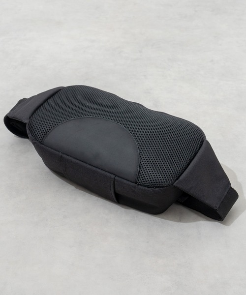MONO KOTO DEPT.(モノコトデプト)の「DACCO BAG HUG+ ダッコバックハグプラス ショルダーバック×ヒップシート(抱っこ紐/ベルトカバー/スリング・レディース・ブラック/ベージュ・FREE)」の19枚目の写真