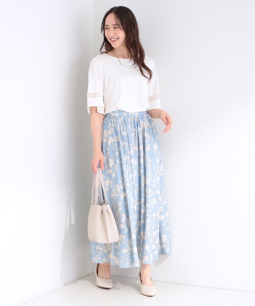 SHOO・LA・RUE(シューラルー)の「【洗濯機後しわになりにくい/ひんやり/S-LL】お袖のシアーで抜け感プラス 二の腕隠せるフレアスリーブトップス(Tシャツ/カットソー・レディース・グレー/オフホワイト/サックスブルー/ブラック・04/03/02/01)」の7枚目の写真