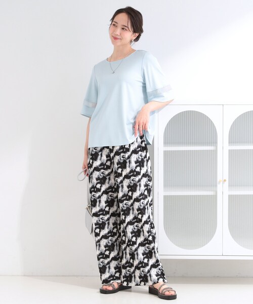 SHOO・LA・RUE(シューラルー)の「【洗濯機後しわになりにくい/ひんやり/S-LL】お袖のシアーで抜け感プラス 二の腕隠せるフレアスリーブトップス(Tシャツ/カットソー・レディース・グレー/オフホワイト/サックスブルー/ブラック・04/03/02/01)」の19枚目の写真