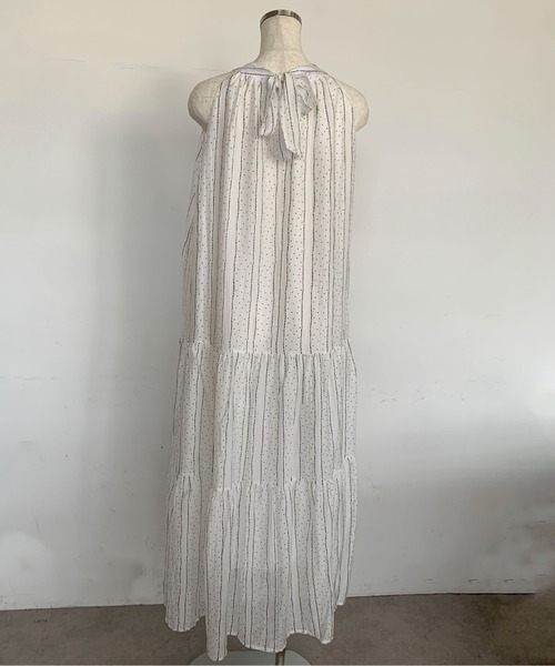 Maison Calme(メゾンカルム)の「【26年春夏新作】【ブローチ付き】ドット×ストライプティアードバックリボンノースリーブロングワンピース(ワンピース・レディース・ピンク/アイボリー・F)」の11枚目の写真