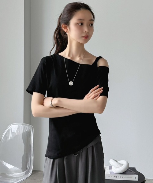 Jewelobe(ジュエローブ)の「アシメオフショルトップス(Tシャツ/カットソー・レディース・オフホワイト/ブラック・FREE)」の14枚目の写真