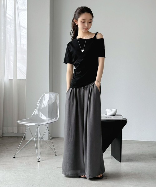 Jewelobe(ジュエローブ)の「アシメオフショルトップス(Tシャツ/カットソー・レディース・オフホワイト/ブラック・FREE)」の17枚目の写真