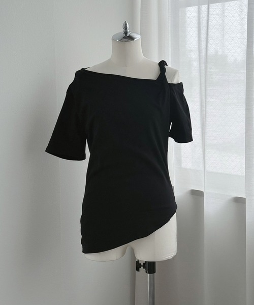 Jewelobe(ジュエローブ)の「アシメオフショルトップス(Tシャツ/カットソー・レディース・オフホワイト/ブラック・FREE)」の18枚目の写真
