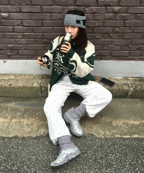 KKEEE（ケーケーイーイー）の「レーシング KE オーバーサイズ ニットジップアップ[グリーン]（ニット/セーター・レディース・ブラック/グリーン・X-LARGE/LARGE）」の3枚目の写真