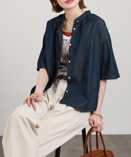 atONE(アットワン)の「エアリーデニムスタンドカラーシャツ 半端袖(シャツ/ブラウス・レディース・ワンウォッシュ/ネイビー・M~L/4L~5L/LL~3L)」の1枚目の写真